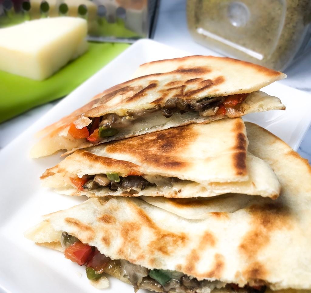 Jalapeno mushroom quesadilla italian quesadillas stuffing with mozarella cheese crispy quesadilla