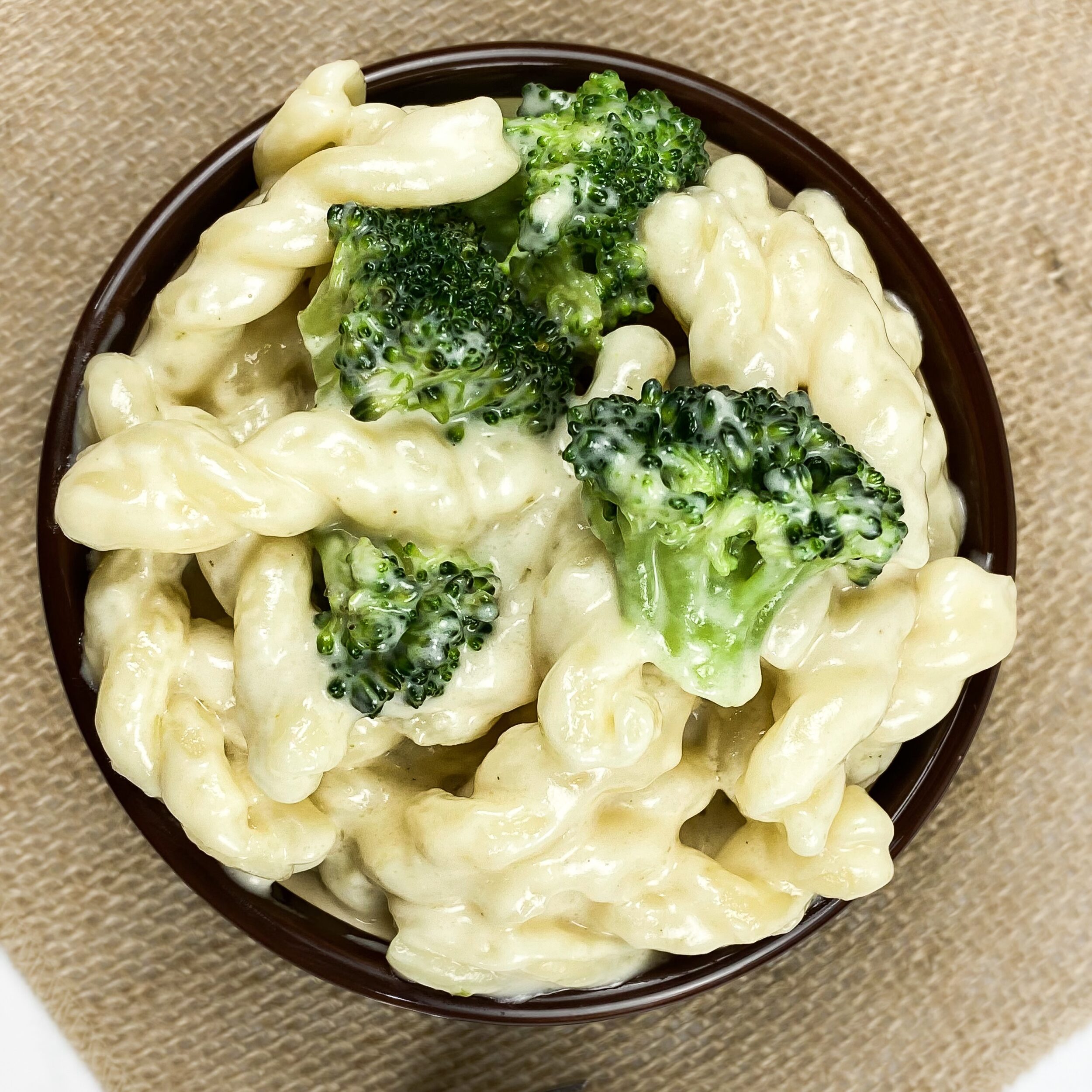 broccoli pasta with cheese and garlic sauce